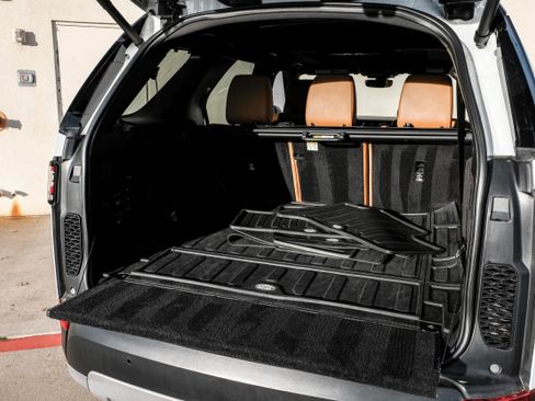 Used 2020 Land Rover Discovery HSE Luxury image 52