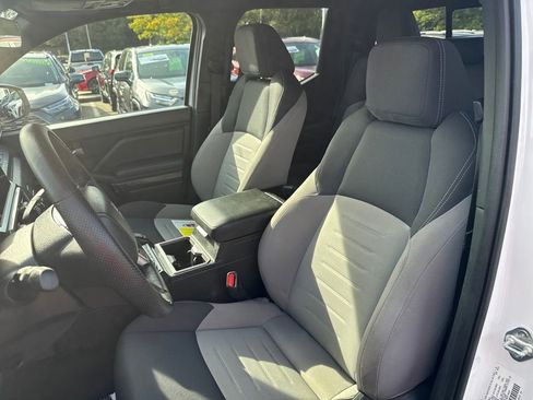 Used 2024 Toyota Tacoma TRD Off-Road image 3