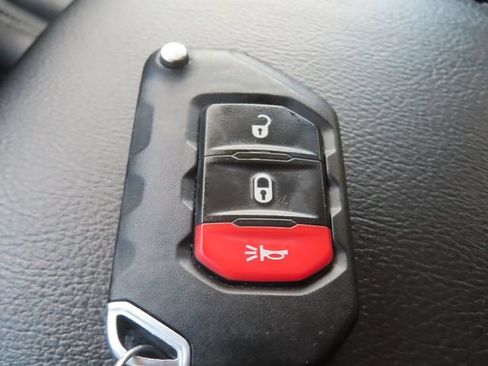 Used 2021 Jeep Wrangler Unlimited Sahara AWD/4WD image 37