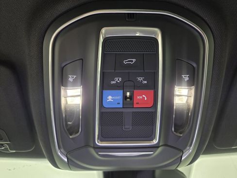 Used 2026 Jeep Grand Cherokee Altitude RWD image 14