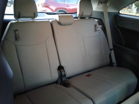 Used 2025 Toyota Sienna XLE image 12