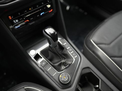 Certified 2023 Volkswagen Tiguan SEL R-Line image 15