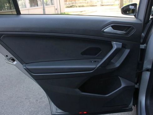 Used 2019 Volkswagen Tiguan SE w/ Panoramic Sunroof Package AWD/4WD image 21