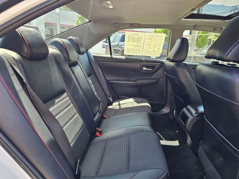 Used 2015 Toyota Camry SE w/ Moonroof Package FWD image 12