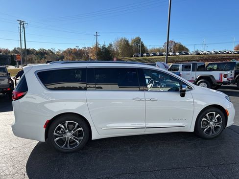 New 2026 Chrysler Pacifica Pinnacle FWD image 13