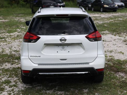 Used 2017 Nissan Rogue S w/ S Appearance Package FWD image 9
