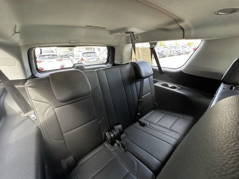 Used 2018 Chevrolet Suburban LT image 14