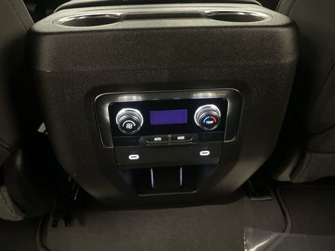 Used 2022 GMC Yukon SLE w/ Gmc Pro Safety Plus Package AWD/4WD image 14