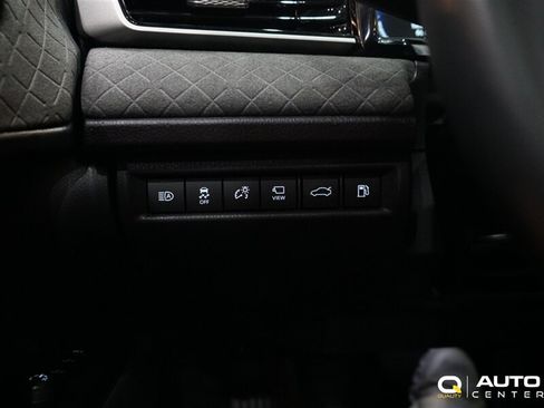 Used 2025 Toyota Camry XLE AWD/4WD image 23