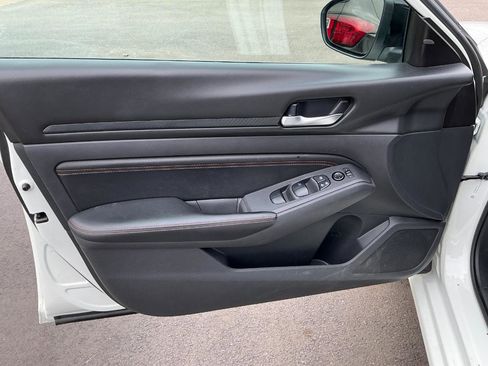 Used 2021 Nissan Altima 2.5 SR w/ SR Premium Package image 10