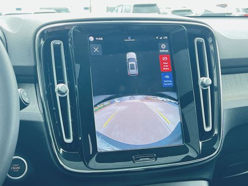 Certified 2023 Volvo XC40 B5 Plus w/ Climate Package AWD/4WD image 19