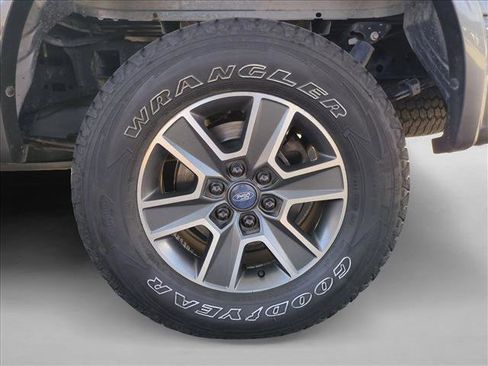 Used 2015 Ford F150 Lariat image 23