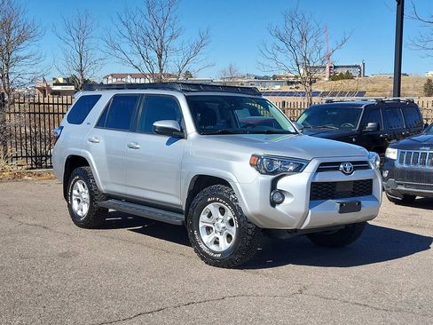 Used 2020 Toyota 4Runner SR5 AWD/4WD image 2