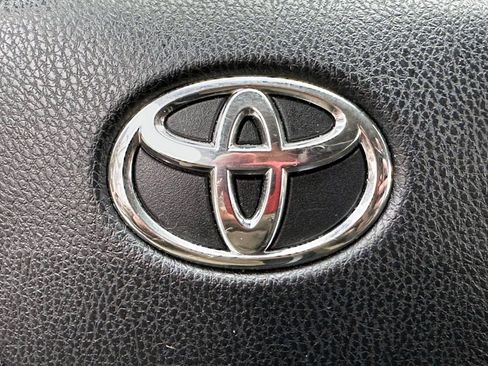 Used 2019 Toyota Corolla LE image 23