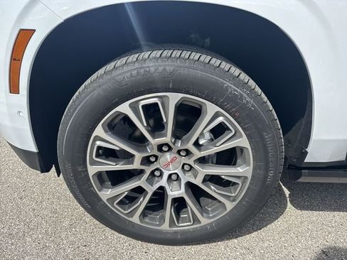 New 2026 GMC Yukon Denali w/ Denali Reserve Package AWD/4WD image 10