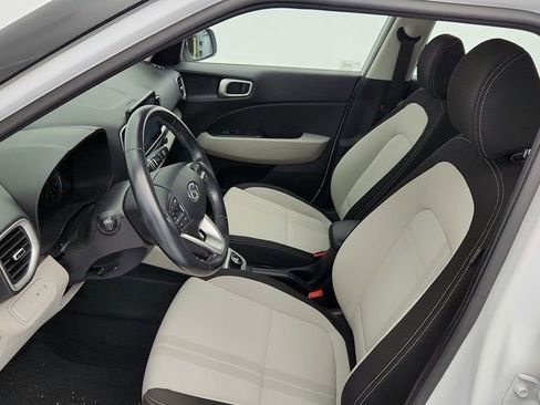 Used 2021 Hyundai Venue SEL w/ Cargo Package image 17