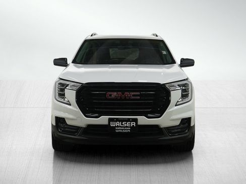 Used 2024 GMC Terrain SLT w/ Elevation Edition image 8