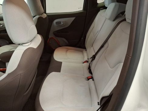 Used 2016 Jeep Renegade Latitude image 13