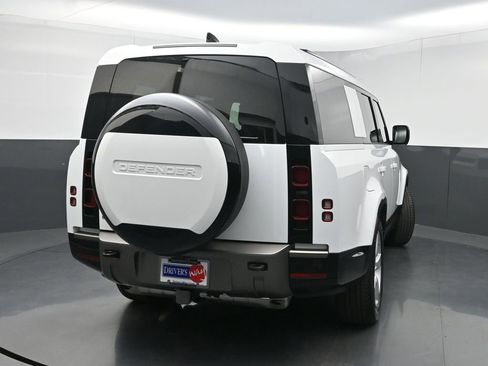 Used 2025 Land Rover Defender 130 X-Dynamic SE AWD/4WD image 45