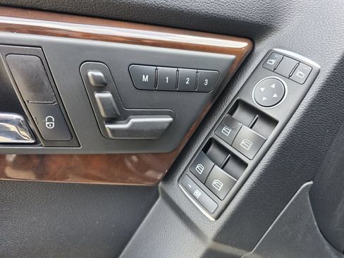 Used 2011 Mercedes-Benz GLK 350 4MATIC image 14