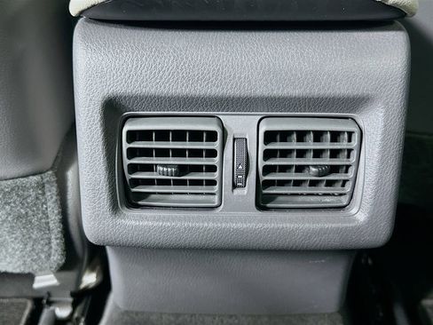 Used 2020 Toyota Camry XLE image 24