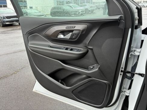 Used 2024 GMC Terrain SLT AWD/4WD image 20