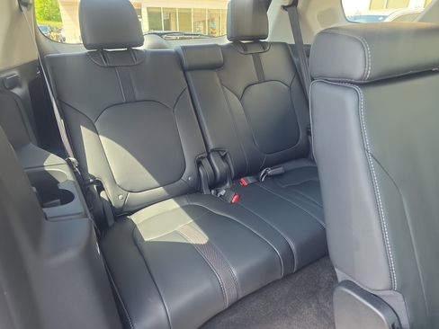 Used 2025 Honda Pilot Touring image 17