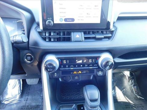Used 2025 Toyota RAV4 XLE FWD image 21