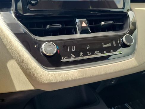 Used 2025 Toyota Corolla LE FWD image 14
