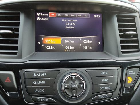 Used 2020 Nissan Pathfinder S FWD image 25