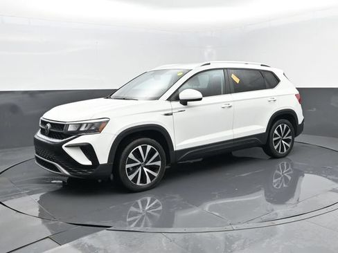 Used 2022 Volkswagen Taos SE AWD/4WD image 1