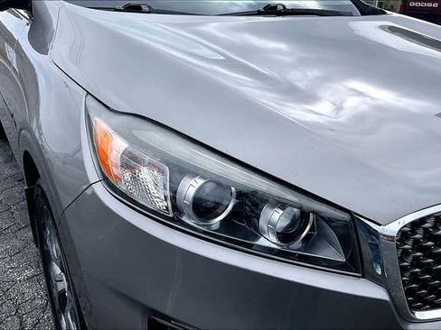 Used 2018 Kia Sorento SX image 28