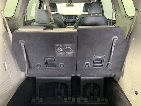 Used 2017 Kia Sedona LX w/ LX Essentials Premium Package image 19