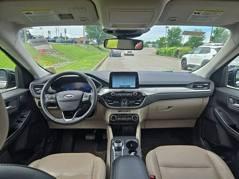Used 2022 Ford Escape Titanium AWD/4WD image 5