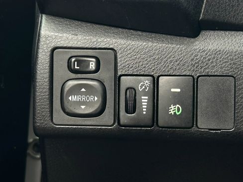 Used 2015 Toyota Corolla L FWD image 18