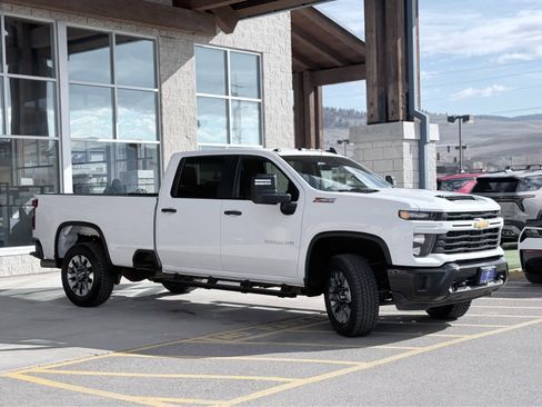 Used 2025 Chevrolet Silverado 2500 Custom w/ Custom Value Package image 2