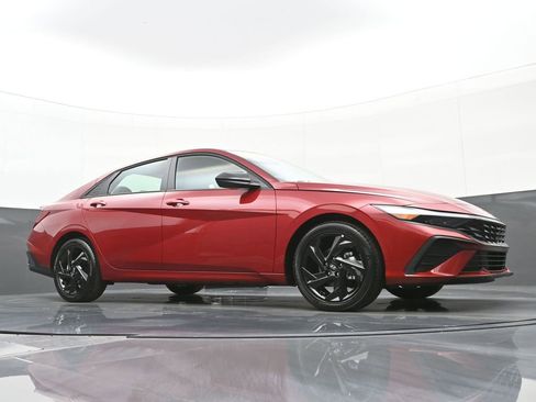 Certified 2026 Hyundai Elantra Sport FWD image 37