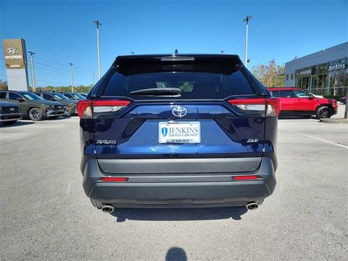 Used 2022 Toyota RAV4 XLE Premium image 4