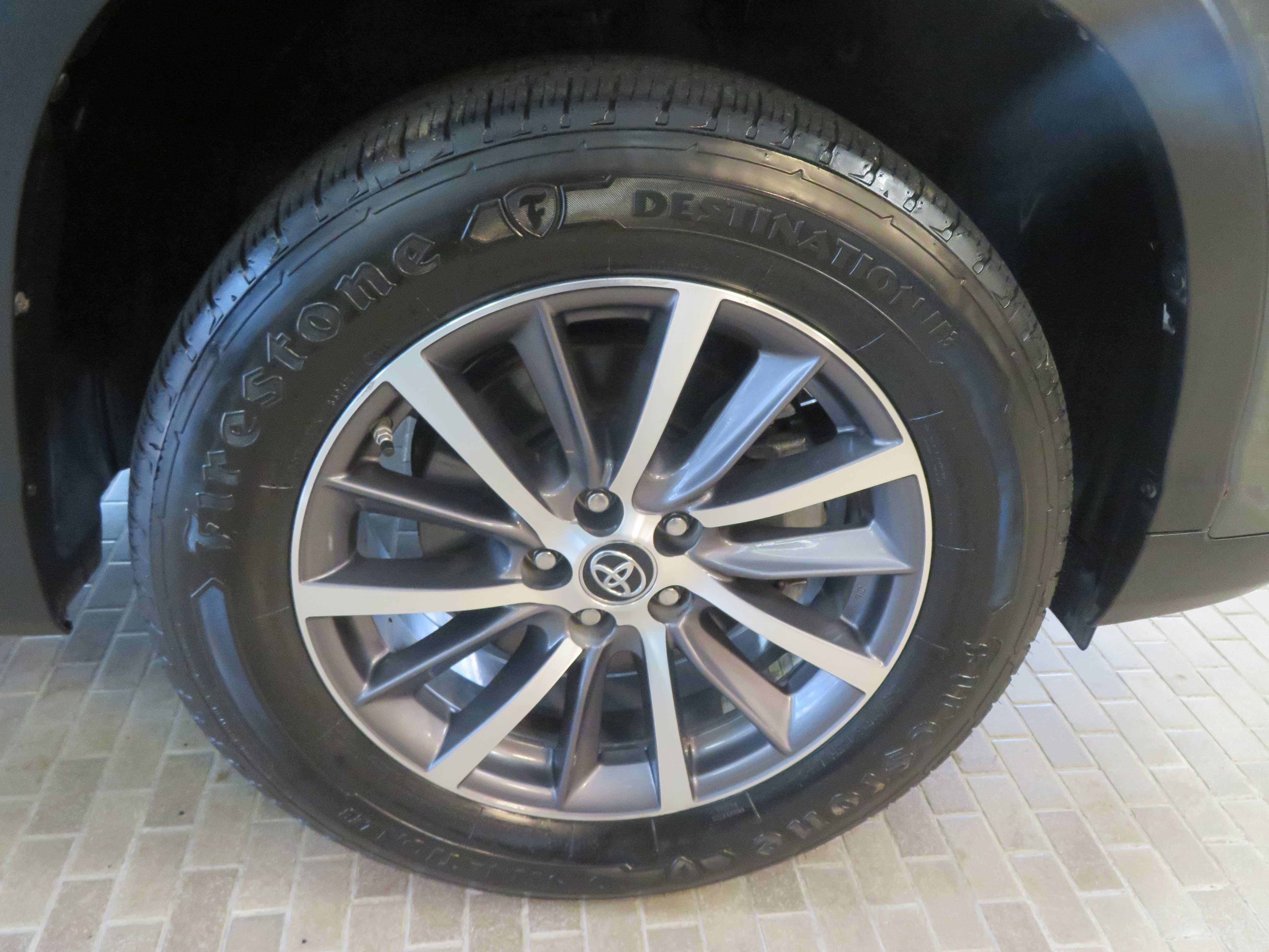 Used 2019 Toyota Highlander XLE FWD image 10