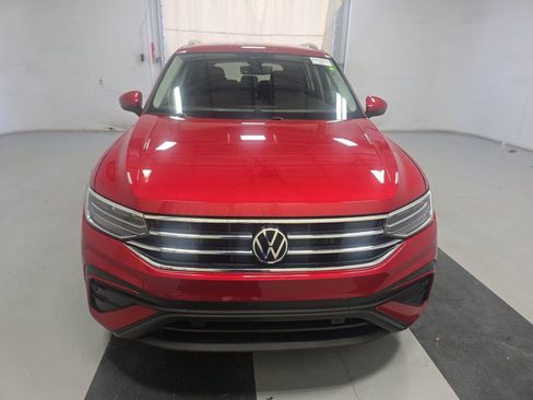 Used 2023 Volkswagen Tiguan SE FWD image 2