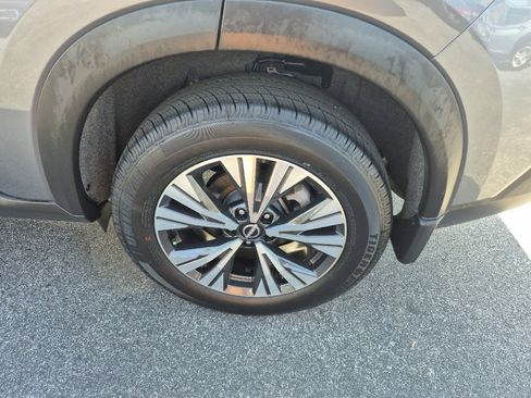 Used 2023 Nissan Rogue SV AWD/4WD image 18