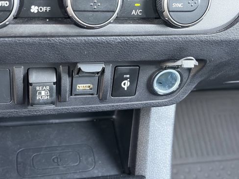 Used 2023 Toyota Tacoma TRD Sport AWD/4WD image 29
