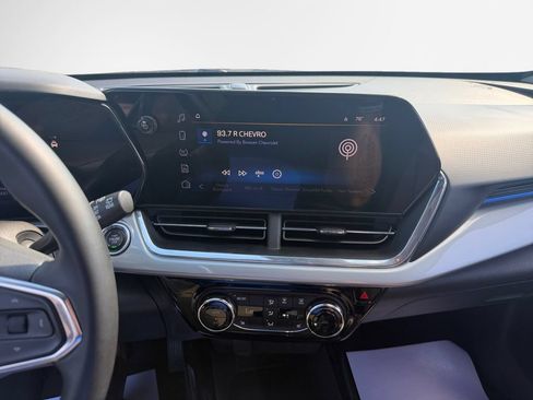 Certified 2025 Chevrolet Trax LT w/ Driver Confidence Package FWD image 22