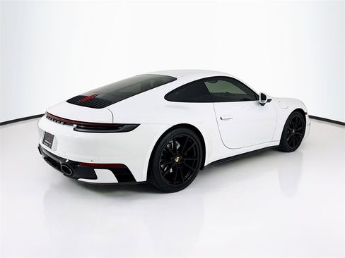 Used 2022 Porsche 911 Carrera image 9
