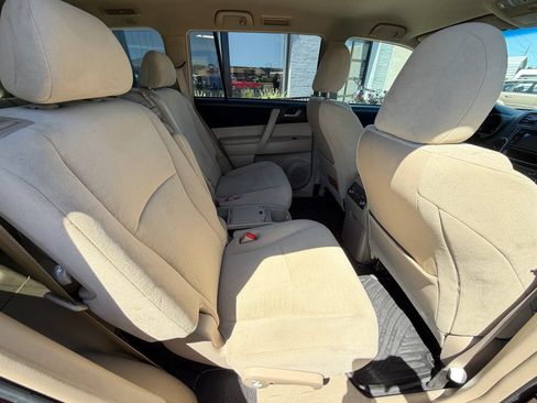 Used 2013 Toyota Highlander Plus AWD/4WD image 15