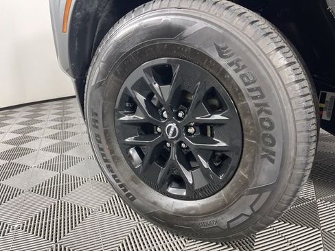 Used 2024 Nissan Frontier SV image 15