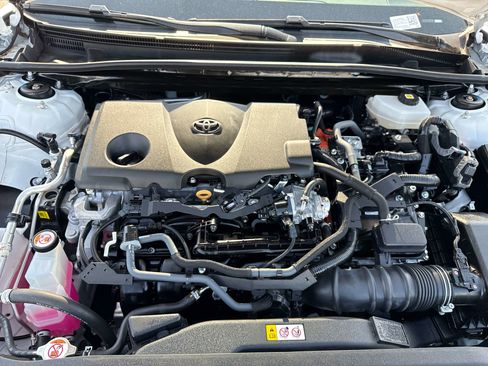 Used 2025 Toyota Camry SE FWD image 9