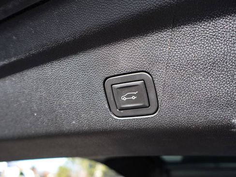 Used 2025 Chevrolet Tahoe LT image 41