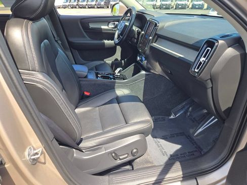 Used 2024 Volvo XC40 B5 Plus AWD/4WD image 7
