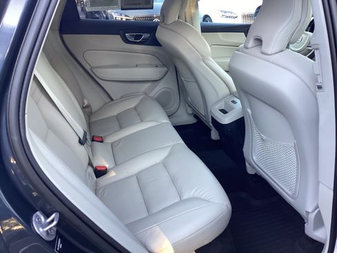Certified 2022 Volvo XC60 B5 Momentum w/ Climate Package image 33